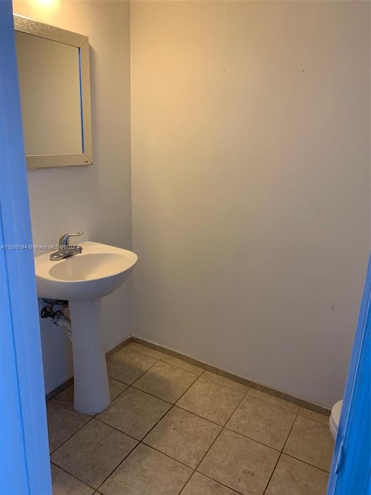 Recently Rented: $3,200 (1 beds, 1 baths, 665 Square Feet)