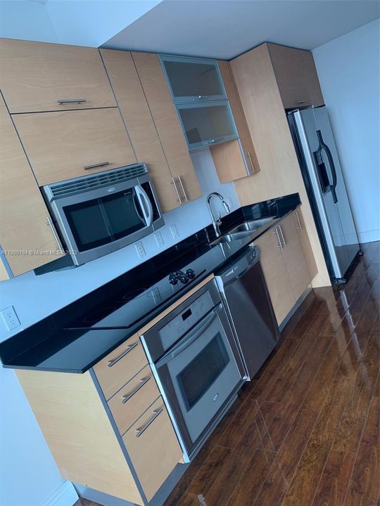Recently Rented: $3,200 (1 beds, 1 baths, 665 Square Feet)