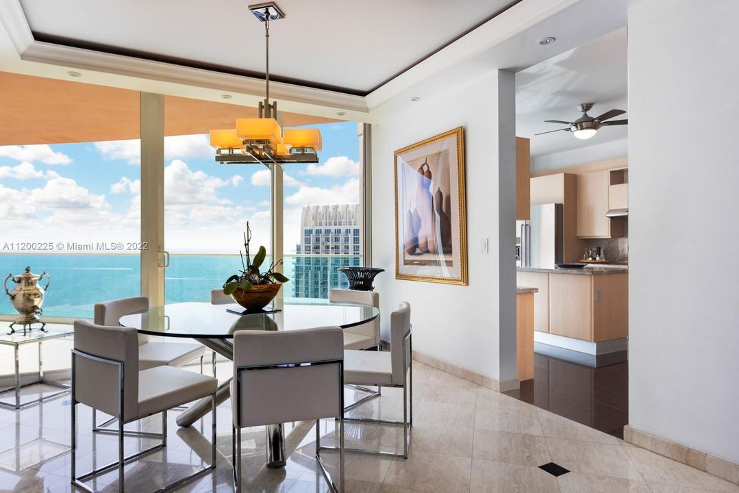 Recently Sold: $2,990,000 (2 beds, 2 baths, 1960 Square Feet)
