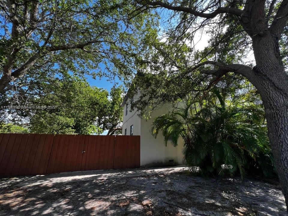 Plenty of extra parking space front yard