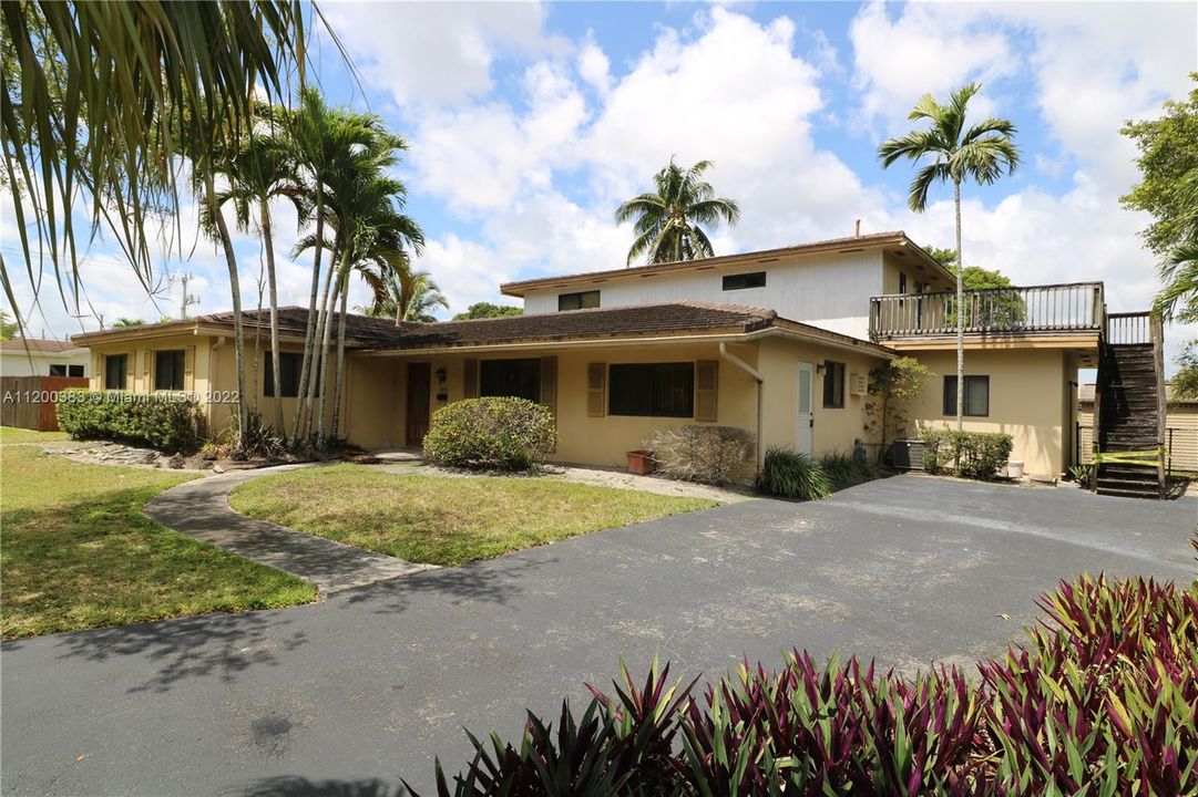 Recently Sold: $800,000 (5 beds, 3 baths, 3026 Square Feet)