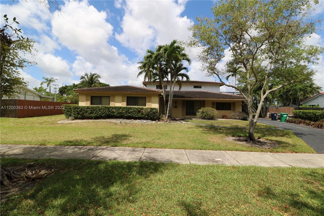 Recently Sold: $800,000 (5 beds, 3 baths, 3026 Square Feet)