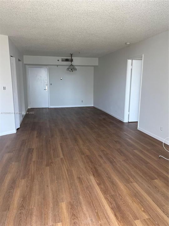 Recently Sold: $370,000 (1 beds, 2 baths, 990 Square Feet)