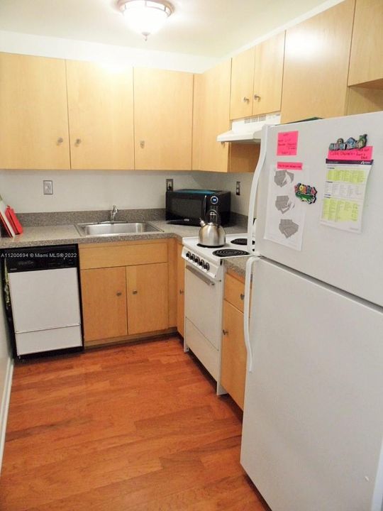 Recently Rented: $1,600 (1 beds, 1 baths, 440 Square Feet)