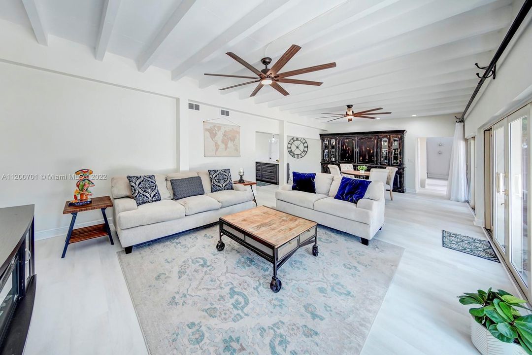 Recently Sold: $1,290,000 (3 beds, 3 baths, 2327 Square Feet)