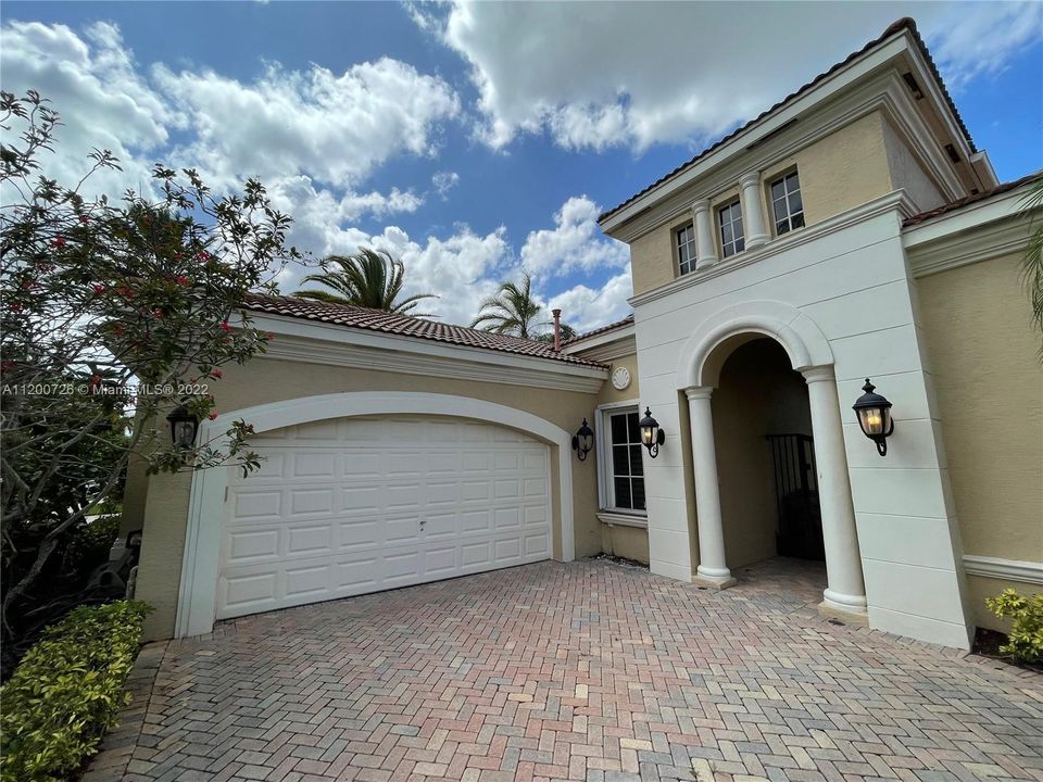 Recently Sold: $999,000 (5 beds, 4 baths, 3466 Square Feet)