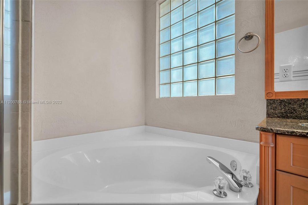 最近售出: $499,500 (2 贝兹, 2 浴室, 1606 平方英尺)