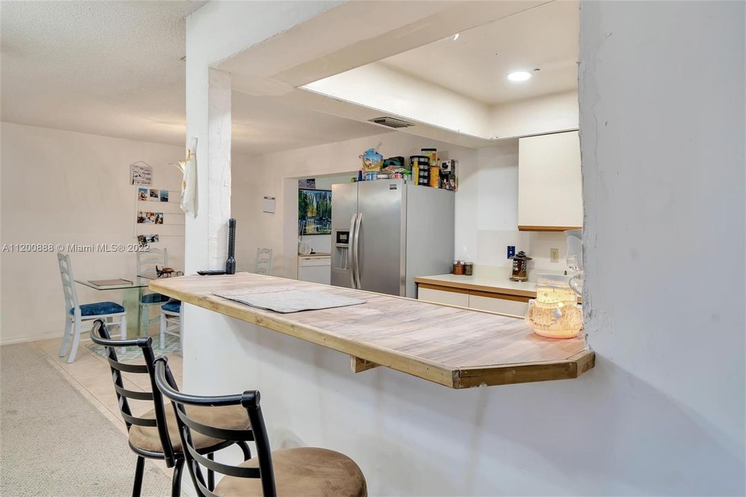 Vendido Recientemente: $385,000 (3 camas, 2 baños, 2029 Pies cuadrados)