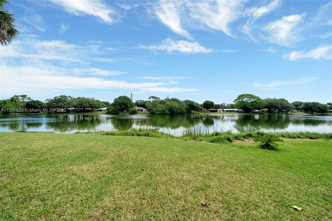 Vendido Recientemente: $385,000 (3 camas, 2 baños, 2029 Pies cuadrados)