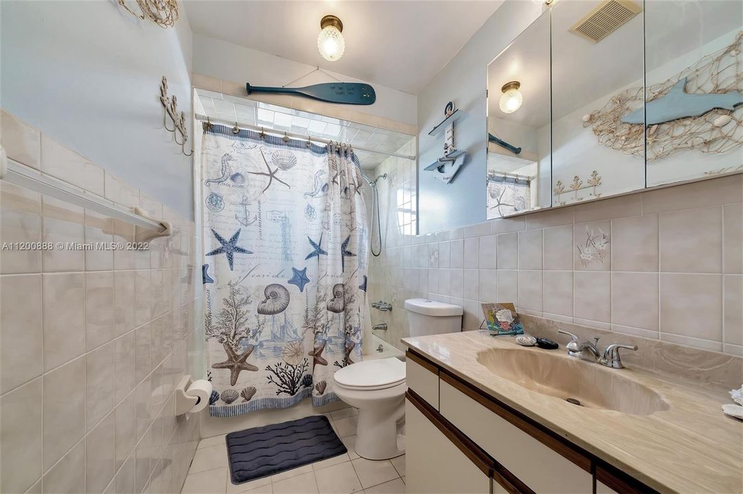 Vendido Recientemente: $385,000 (3 camas, 2 baños, 2029 Pies cuadrados)