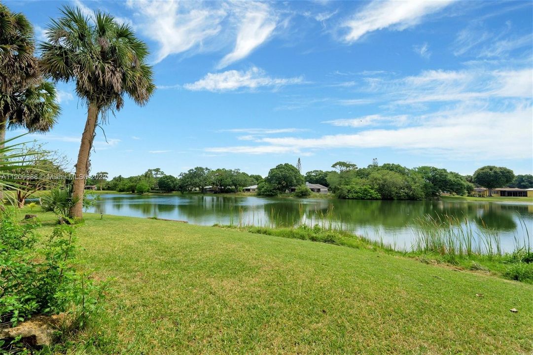 Vendido Recientemente: $385,000 (3 camas, 2 baños, 2029 Pies cuadrados)