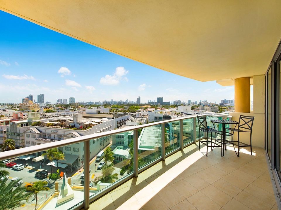 Recently Sold: $2,700,000 (2 beds, 2 baths, 1700 Square Feet)
