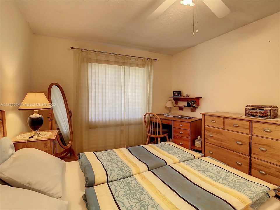 Vendido Recientemente: $214,000 (2 camas, 2 baños, 875 Pies cuadrados)