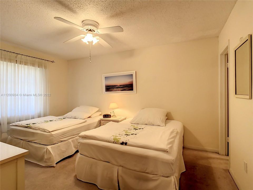 Vendido Recientemente: $214,000 (2 camas, 2 baños, 875 Pies cuadrados)