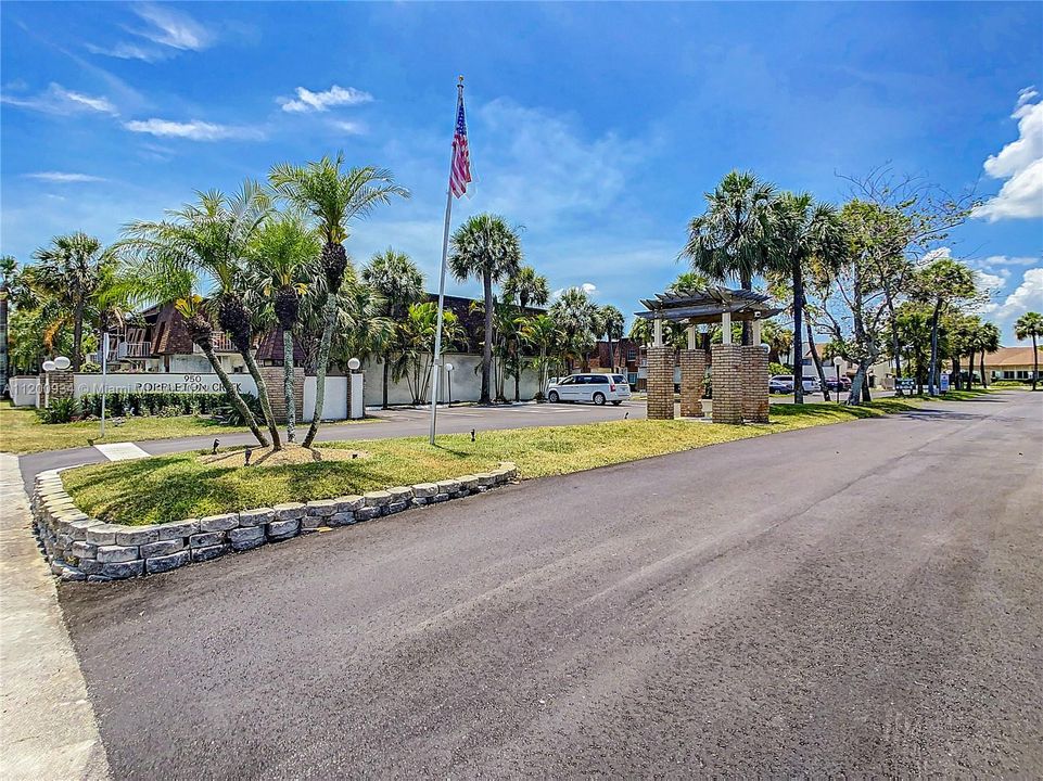 Vendido Recientemente: $214,000 (2 camas, 2 baños, 875 Pies cuadrados)