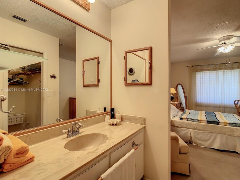 Vendido Recientemente: $214,000 (2 camas, 2 baños, 875 Pies cuadrados)