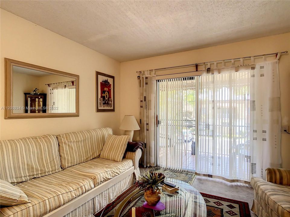 Vendido Recientemente: $214,000 (2 camas, 2 baños, 875 Pies cuadrados)