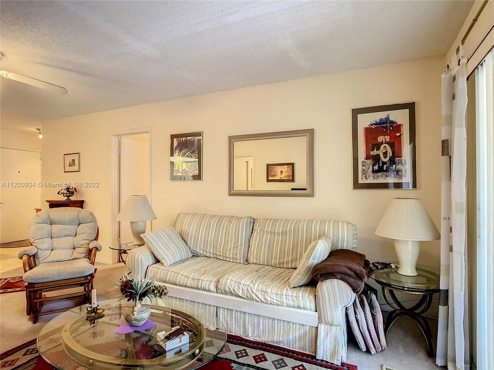 Vendido Recientemente: $214,000 (2 camas, 2 baños, 875 Pies cuadrados)