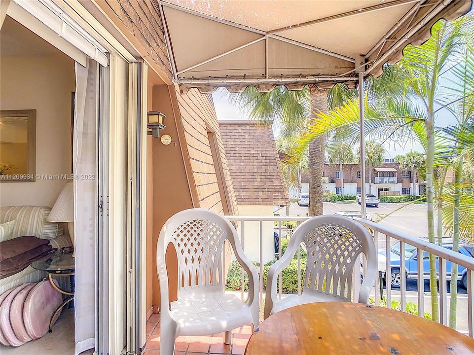 Vendido Recientemente: $214,000 (2 camas, 2 baños, 875 Pies cuadrados)