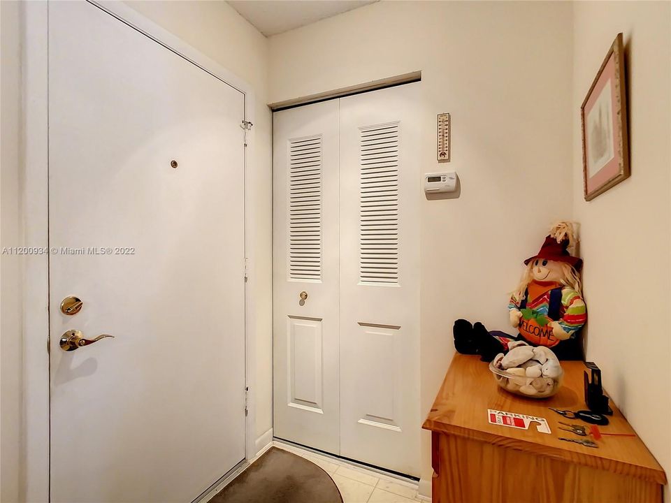 Vendido Recientemente: $214,000 (2 camas, 2 baños, 875 Pies cuadrados)
