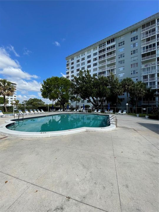 Recently Sold: $197,000 (1 beds, 1 baths, 844 Square Feet)