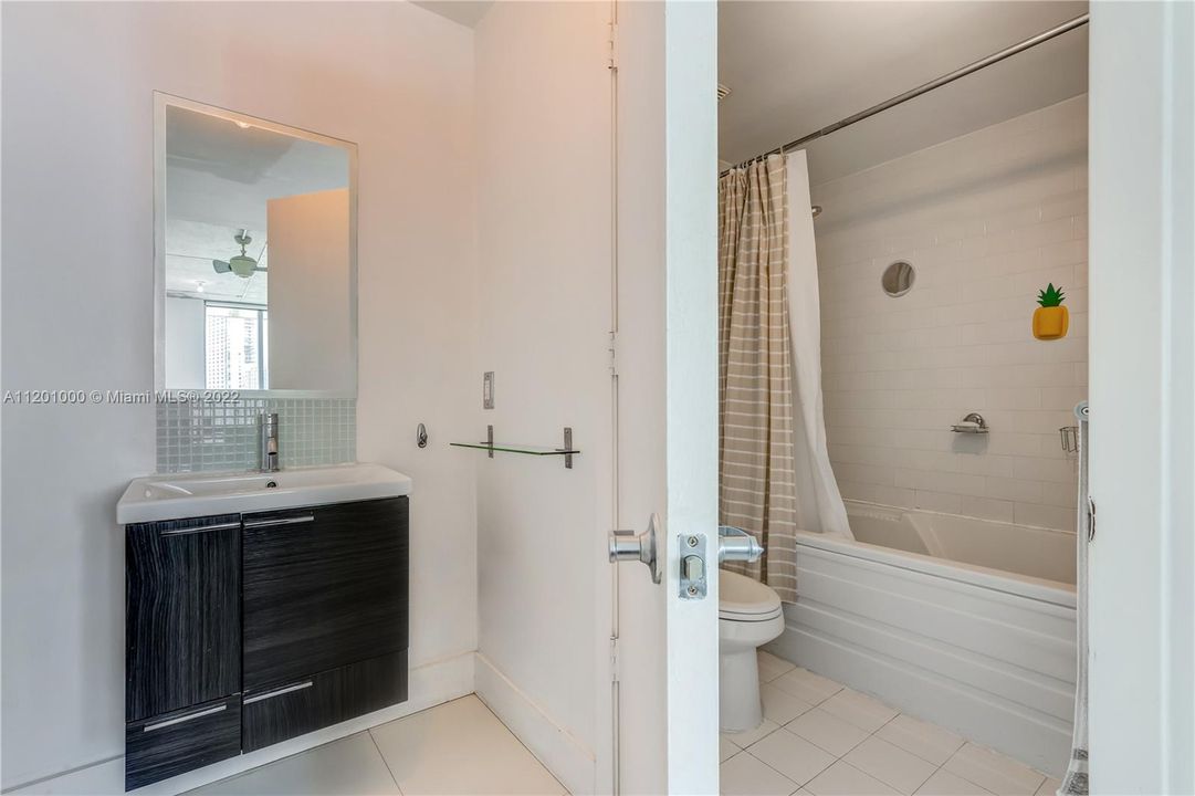 Недавно арендовано: $3,100 (1 спален, 1 ванн, 795 Квадратных фут)