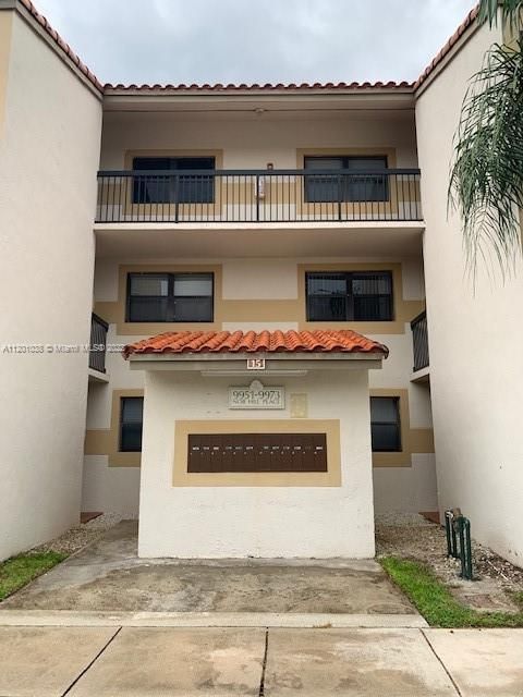 Recently Sold: $215,000 (2 beds, 2 baths, 986 Square Feet)