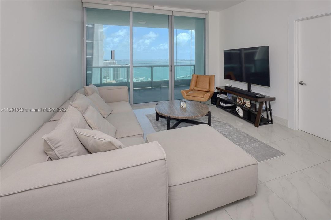 Recently Sold: $900,000 (2 beds, 3 baths, 1450 Square Feet)