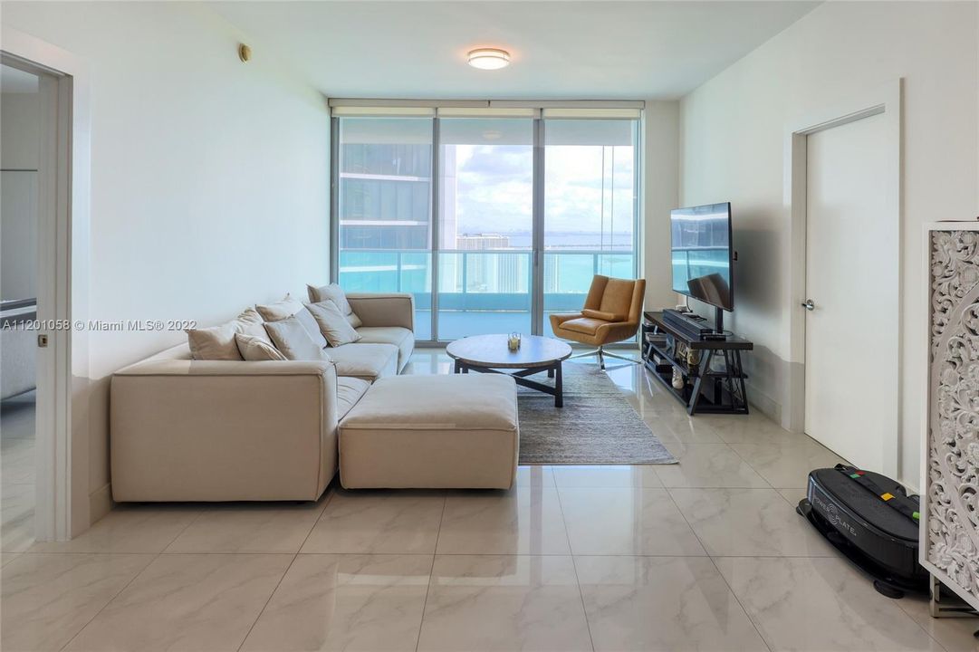 Recently Sold: $900,000 (2 beds, 3 baths, 1450 Square Feet)