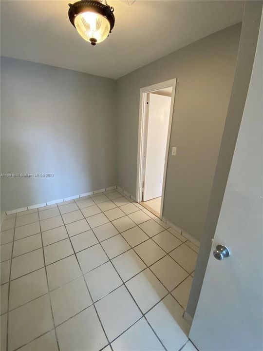 Recently Sold: $185,000 (1 beds, 1 baths, 650 Square Feet)