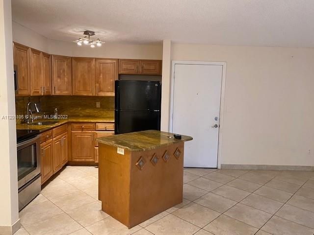 Recently Rented: $2,150 (2 beds, 2 baths, 870 Square Feet)