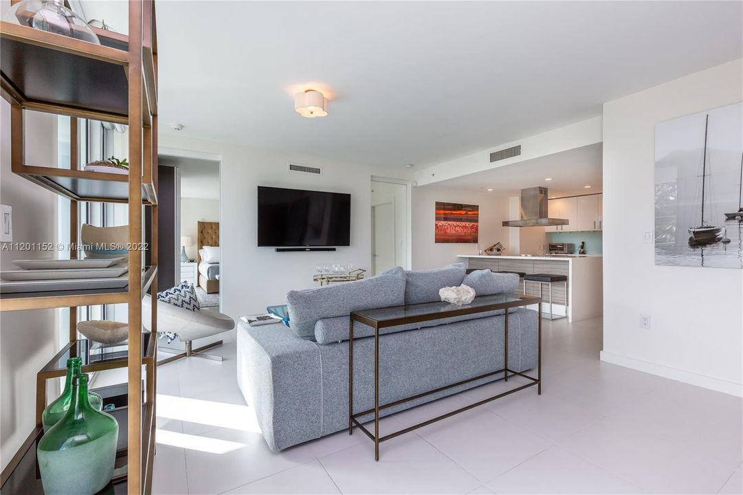 Recently Sold: $570,000 (2 beds, 2 baths, 1284 Square Feet)