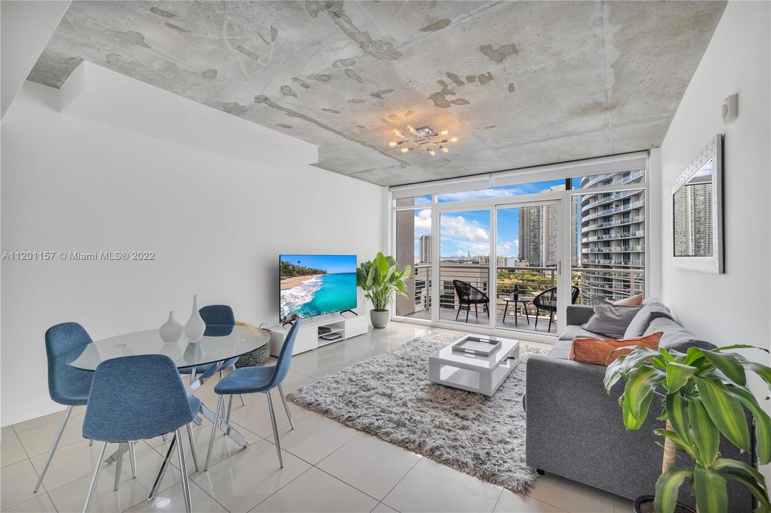 Недавно арендовано: $3,400 (1 спален, 1 ванн, 736 Квадратных фут)