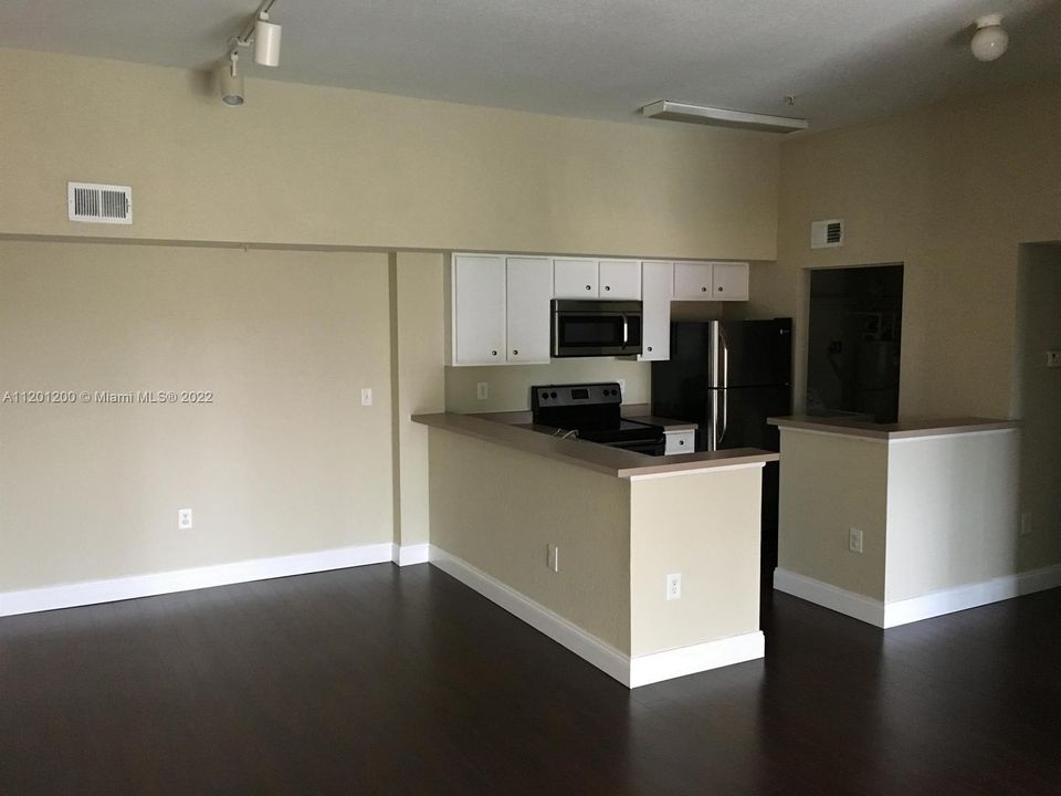 Recently Rented: $1,800 (2 beds, 2 baths, 1033 Square Feet)