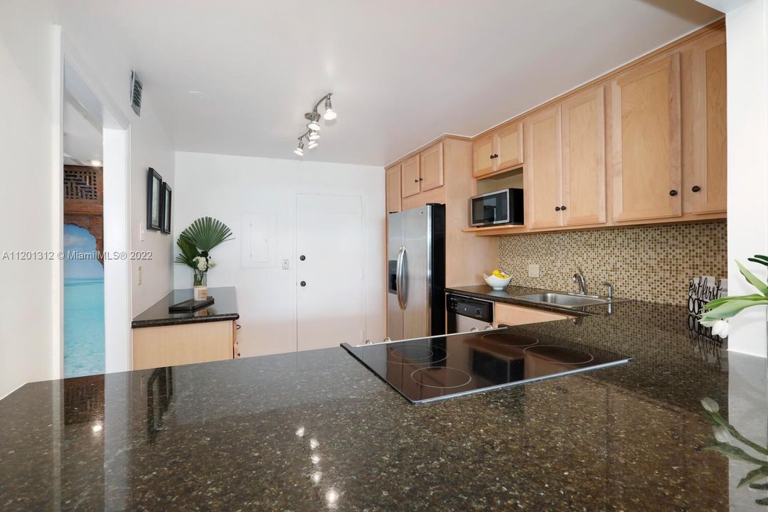 Recently Sold: $699,000 (1 beds, 1 baths, 1404 Square Feet)