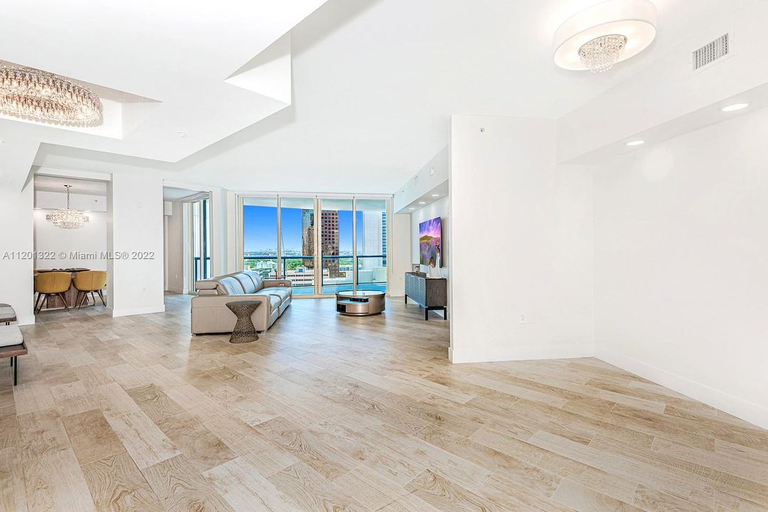 Recently Sold: $1,349,000 (2 beds, 3 baths, 2129 Square Feet)