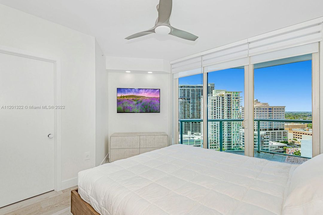 Recently Sold: $1,349,000 (2 beds, 3 baths, 2129 Square Feet)