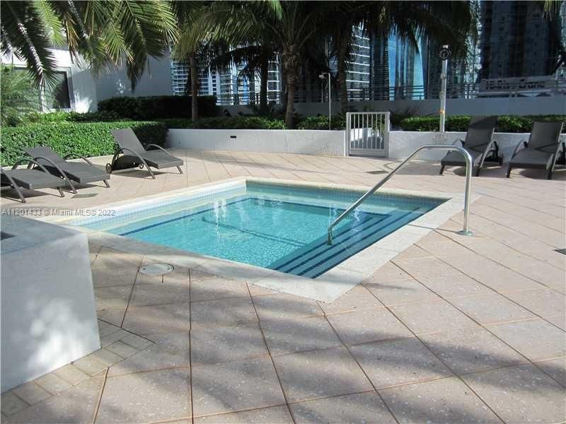 最近售出: $497,000 (2 贝兹, 2 浴室, 1088 平方英尺)