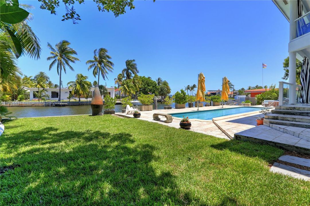 Recently Sold: $5,450,000 (7 beds, 5 baths, 4064 Square Feet)