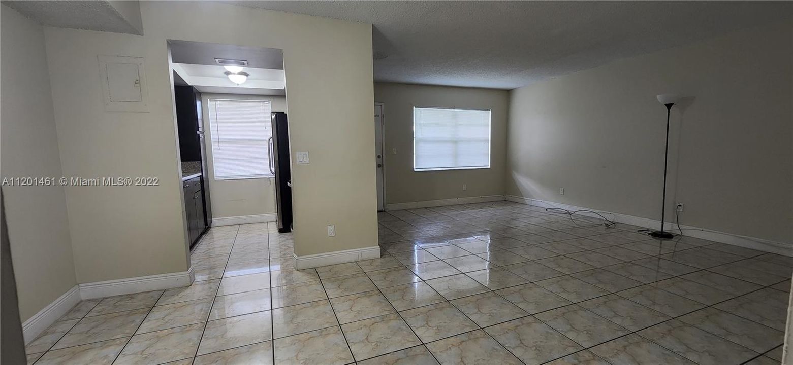Recently Sold: $105,000 (1 beds, 1 baths, 699 Square Feet)