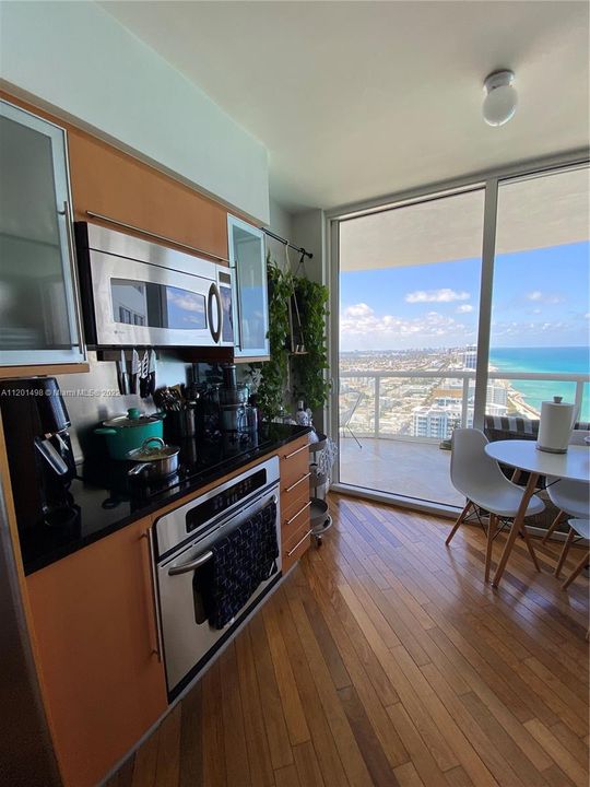Recently Sold: $1,450,000 (2 beds, 2 baths, 1151 Square Feet)