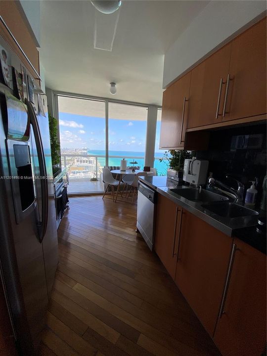 Recently Sold: $1,450,000 (2 beds, 2 baths, 1151 Square Feet)