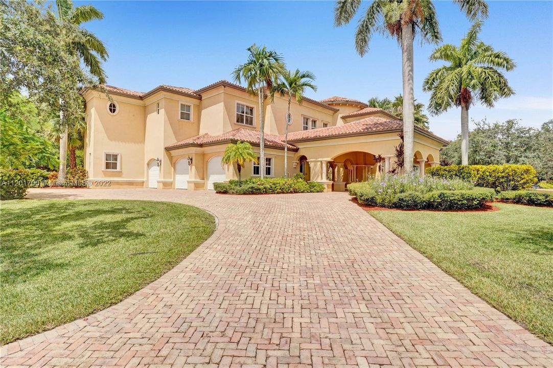 Recently Sold: $4,199,000 (6 beds, 6 baths, 5710 Square Feet)