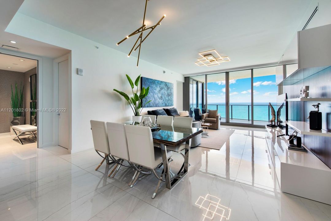 Recently Sold: $4,200,000 (2 beds, 2 baths, 1571 Square Feet)