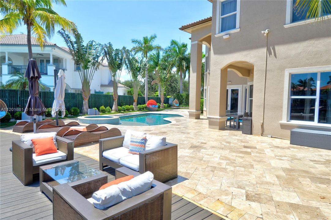 Recently Sold: $4,350,000 (5 beds, 5 baths, 4911 Square Feet)