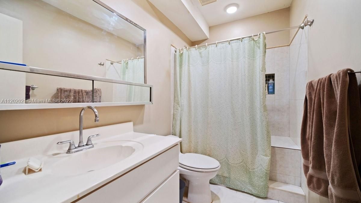 最近售出: $289,000 (1 贝兹, 1 浴室, 672 平方英尺)