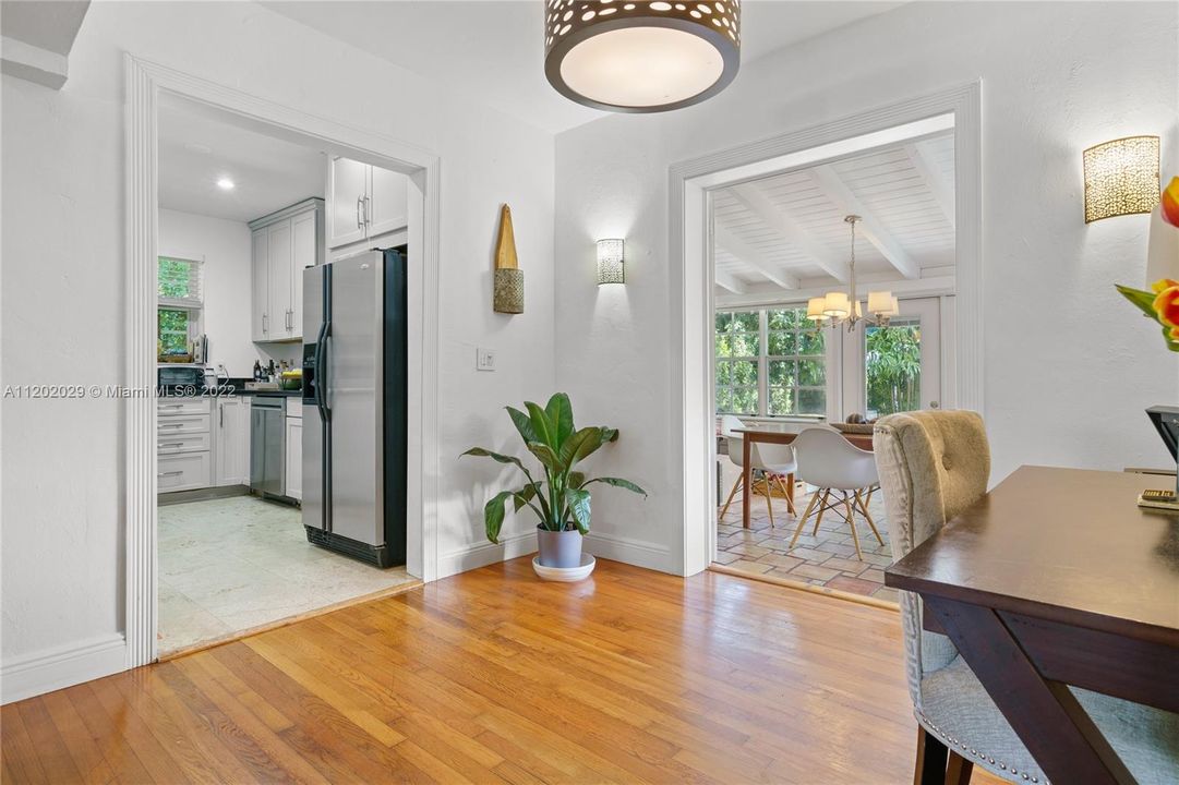 Recently Sold: $830,000 (2 beds, 1 baths, 1138 Square Feet)