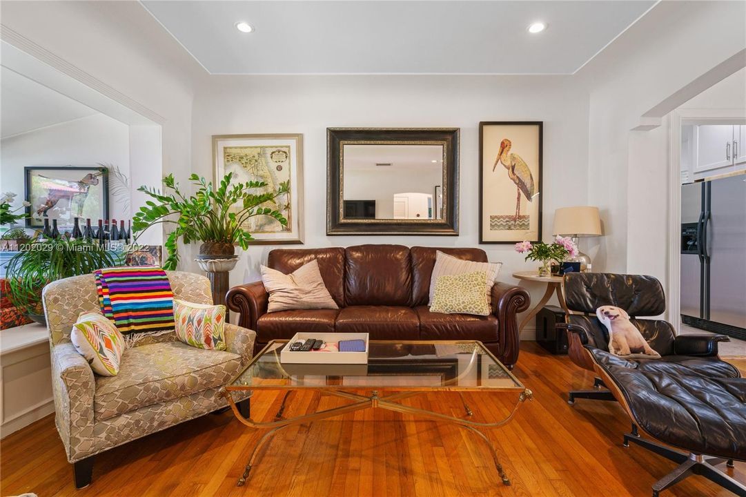Recently Sold: $830,000 (2 beds, 1 baths, 1138 Square Feet)