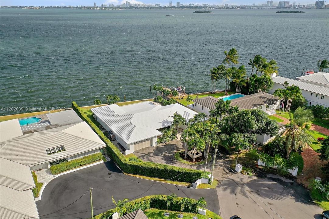 Recently Sold: $3,400,000 (3 beds, 3 baths, 2663 Square Feet)