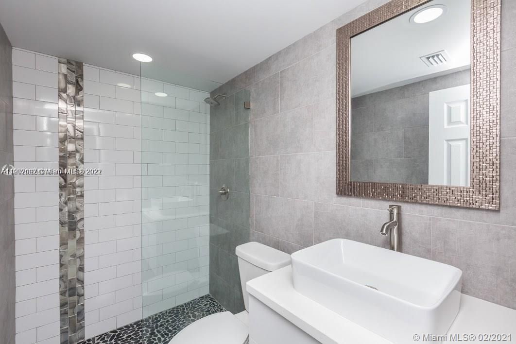 最近售出: $220,000 (2 贝兹, 1 浴室, 740 平方英尺)